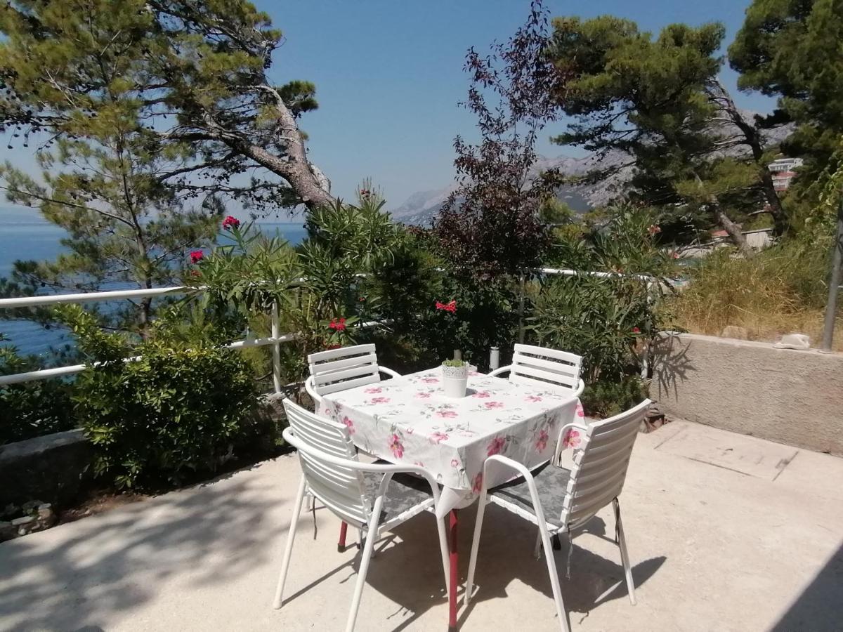 Apartmani Mares - 20 M From The Beach Брела Екстериор снимка