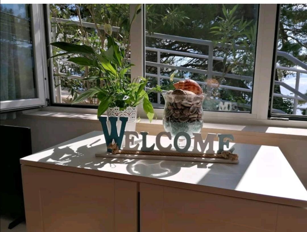 Apartmani Mares - 20 M From The Beach Брела Стая снимка