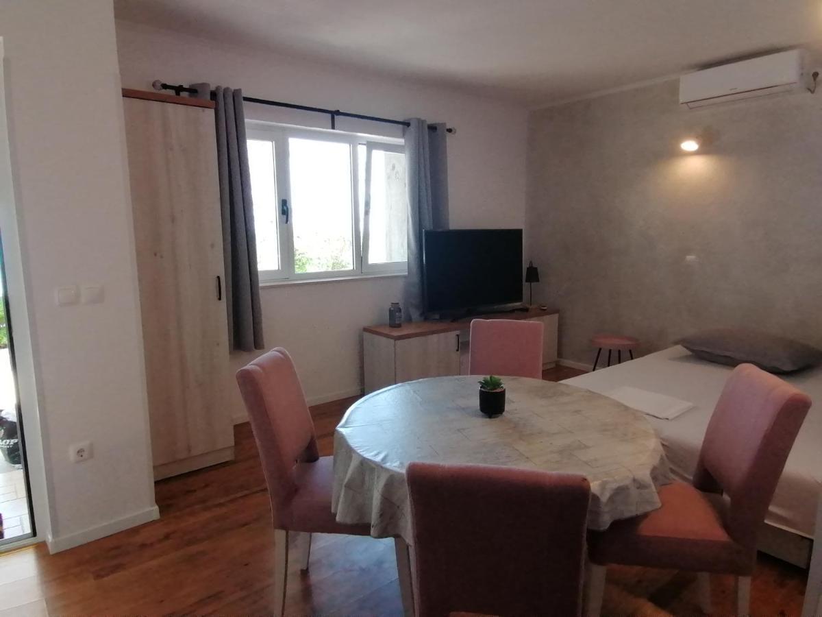 Apartmani Mares - 20 M From The Beach Брела Стая снимка