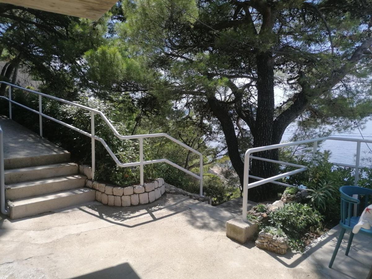 Apartmani Mares - 20 M From The Beach Брела Екстериор снимка