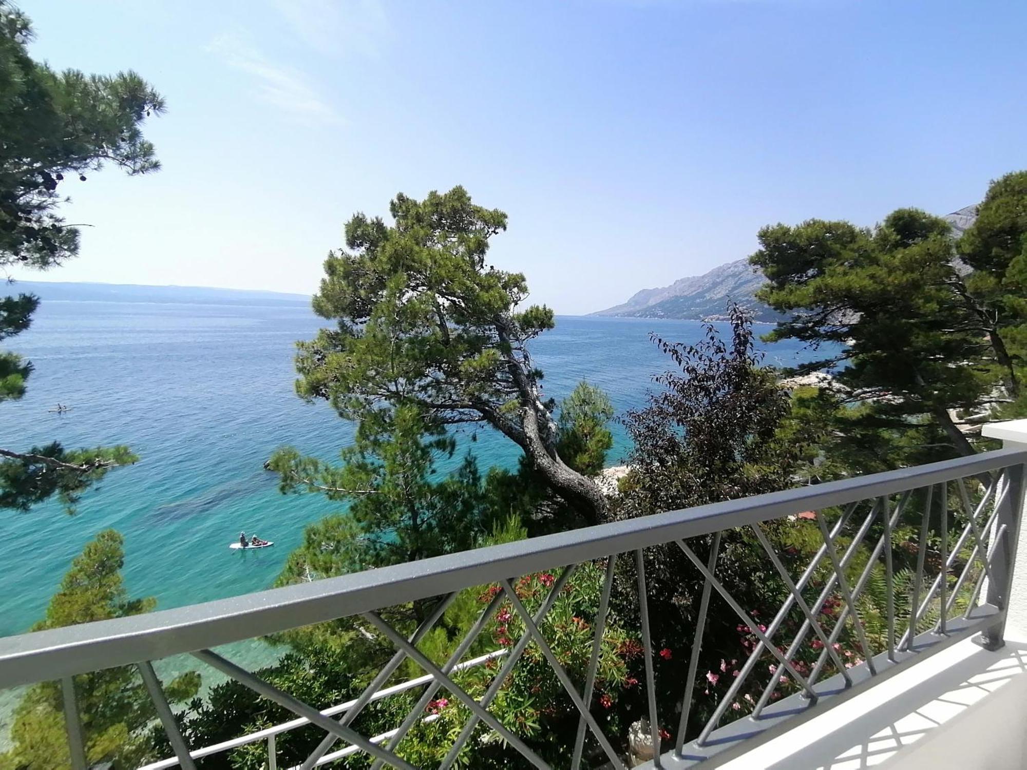 Apartmani Mares - 20 M From The Beach Брела Екстериор снимка