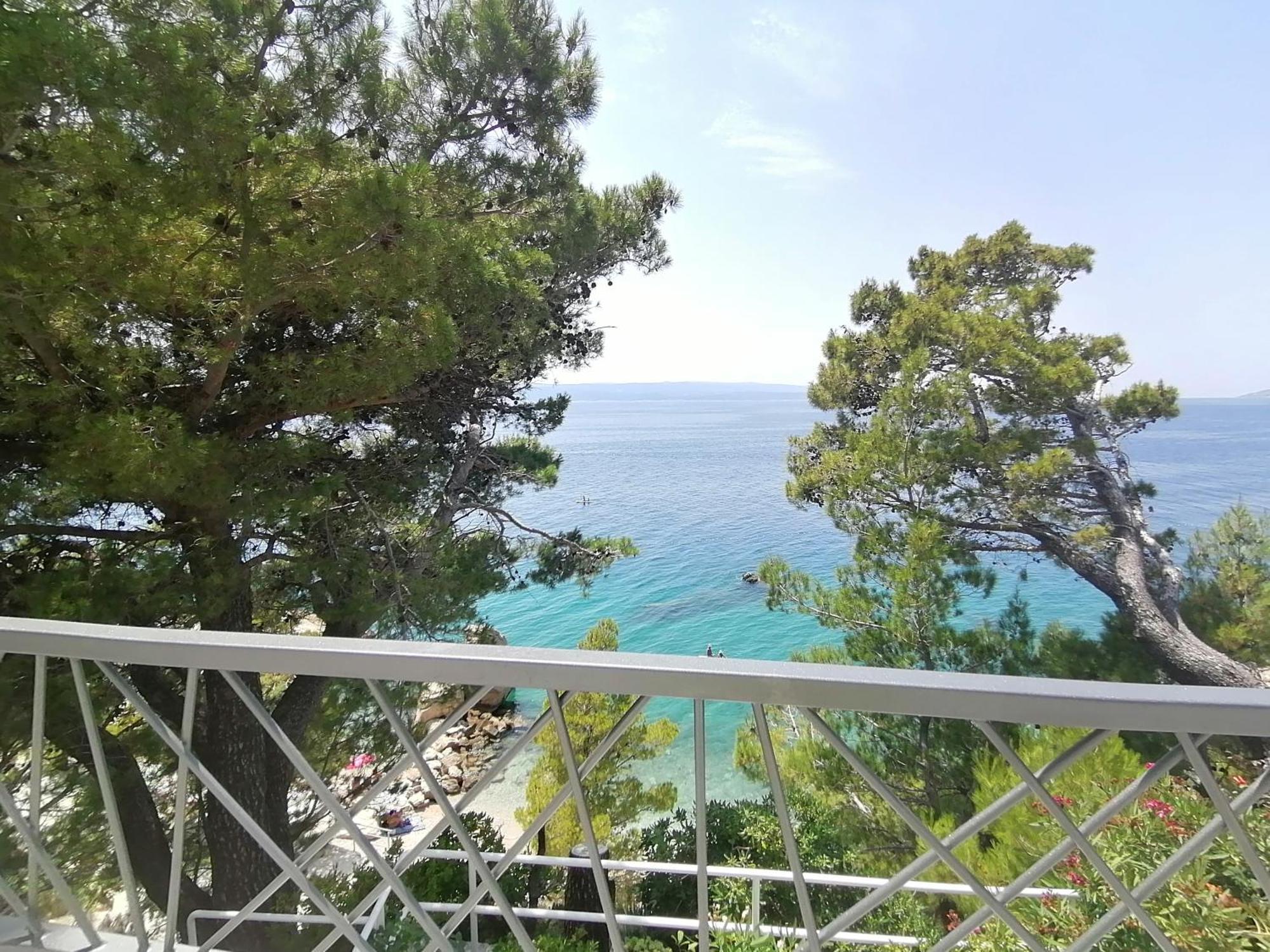 Apartmani Mares - 20 M From The Beach Брела Екстериор снимка